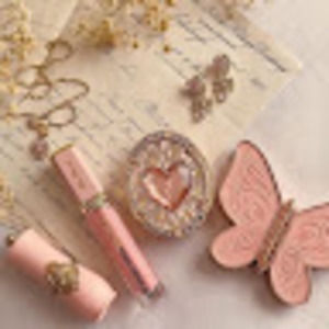 Meet your Posher, Aki